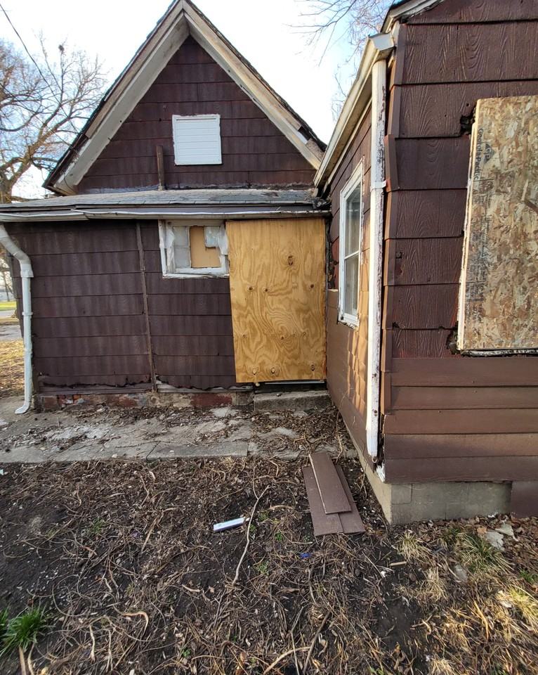 1419 E N St - Photo 4 of 20