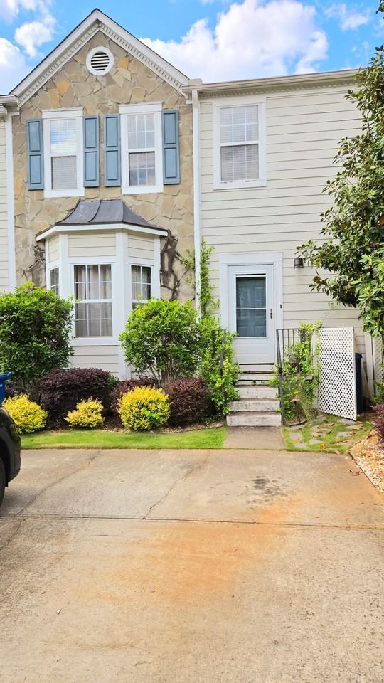 4045 Spring Cove Dr - Photo 2 of 8