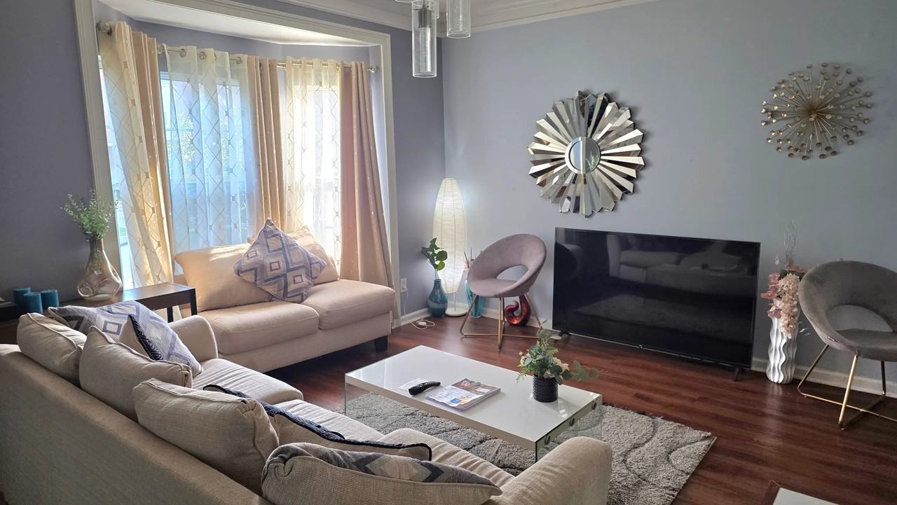 4045 Spring Cove Dr - Photo 3 of 8