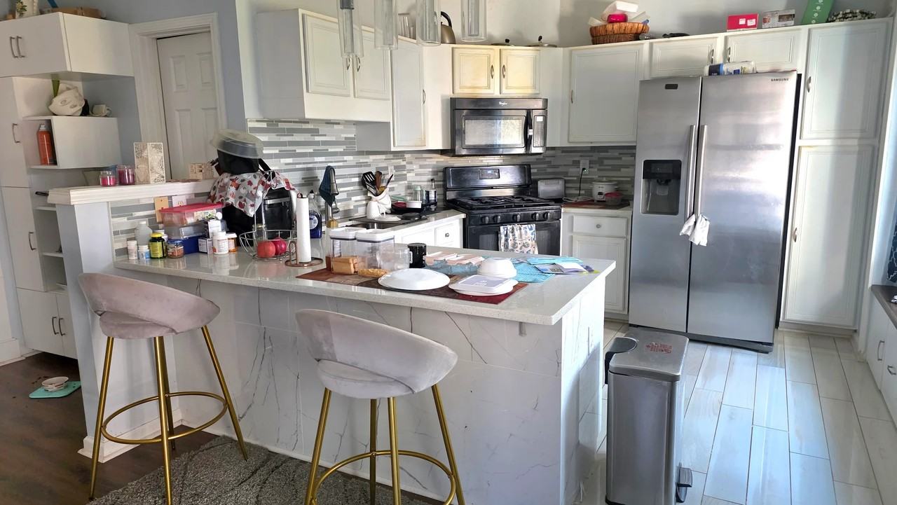 4045 Spring Cove Dr - Photo 4 of 8