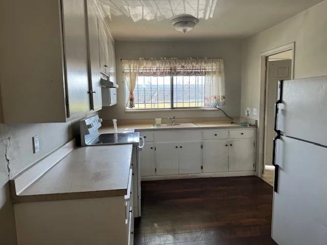 25801 Whitman St #4 - Photo 5 of 6