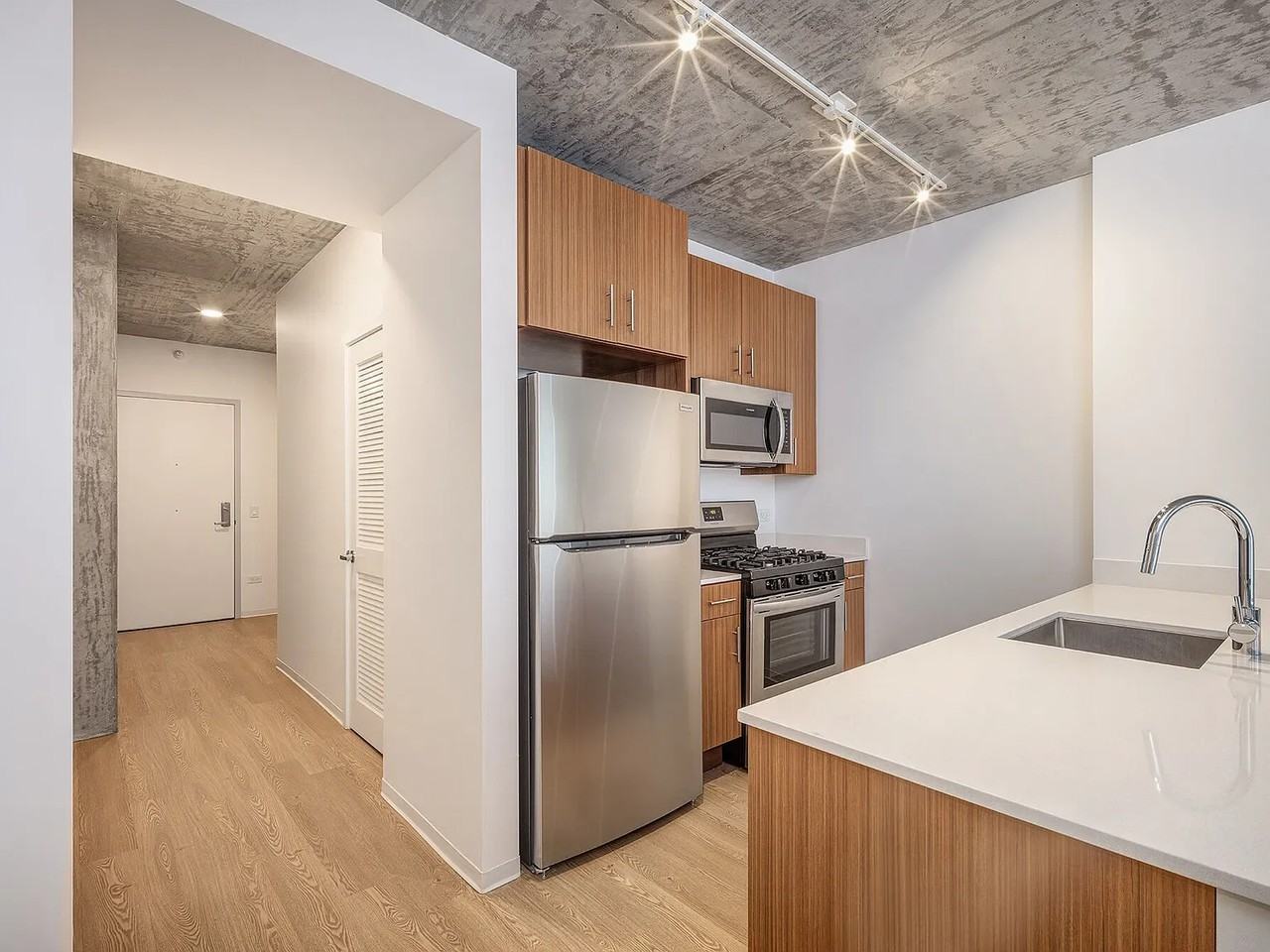 1472 S Wabash Ave - Photo 4 of 14