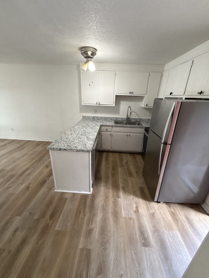 1326 N Frye Ave #I - Photo 2 of 6