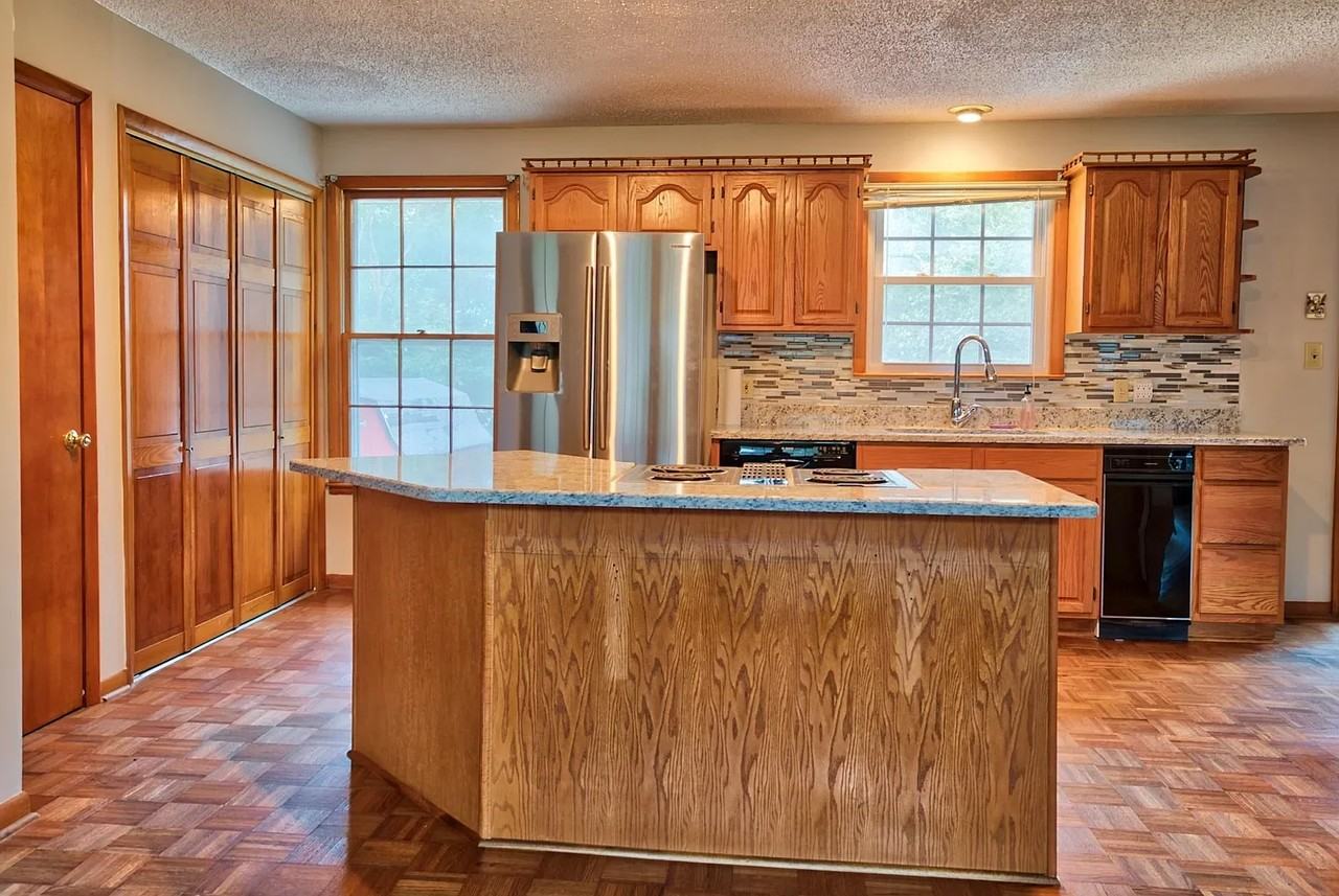 5910 Kinsdale Dr - Photo 3 of 13