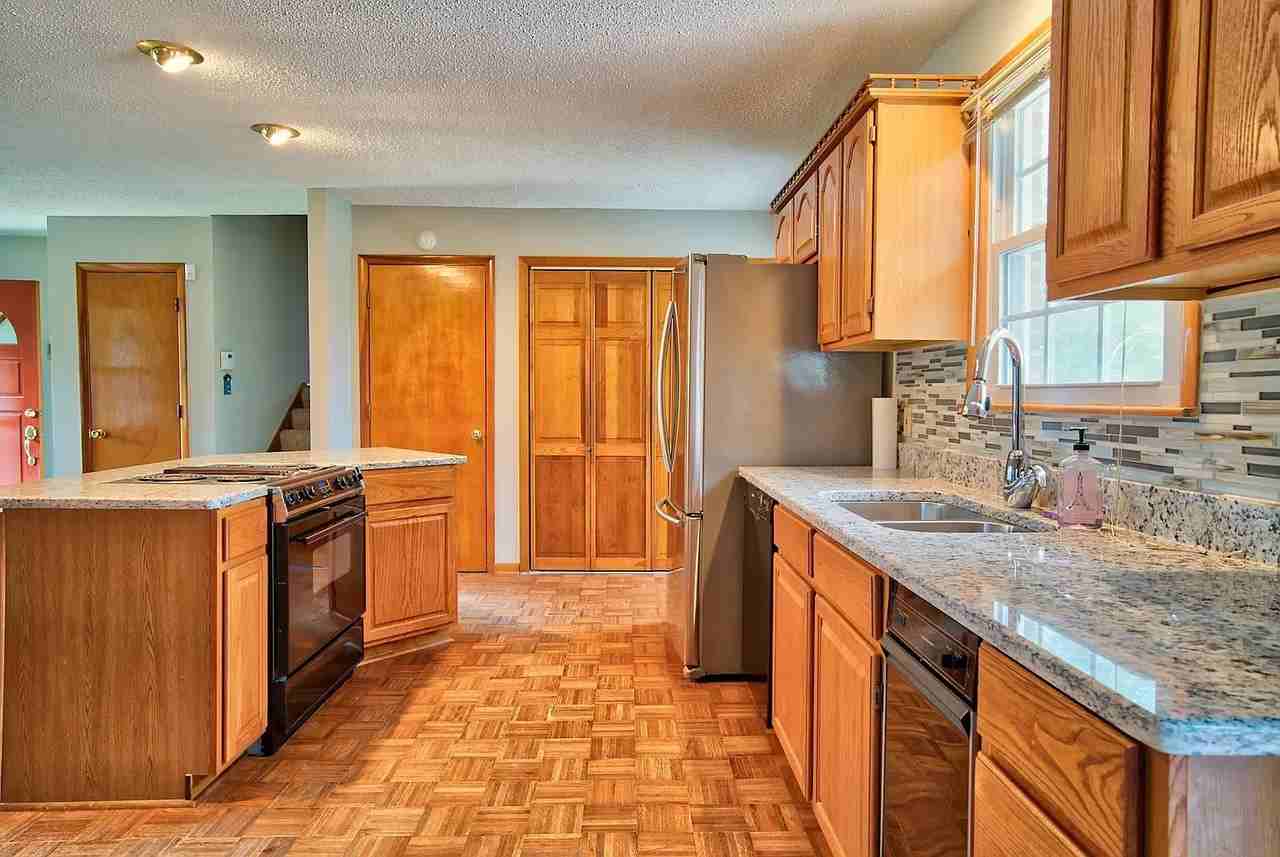 5910 Kinsdale Dr - Photo 4 of 13