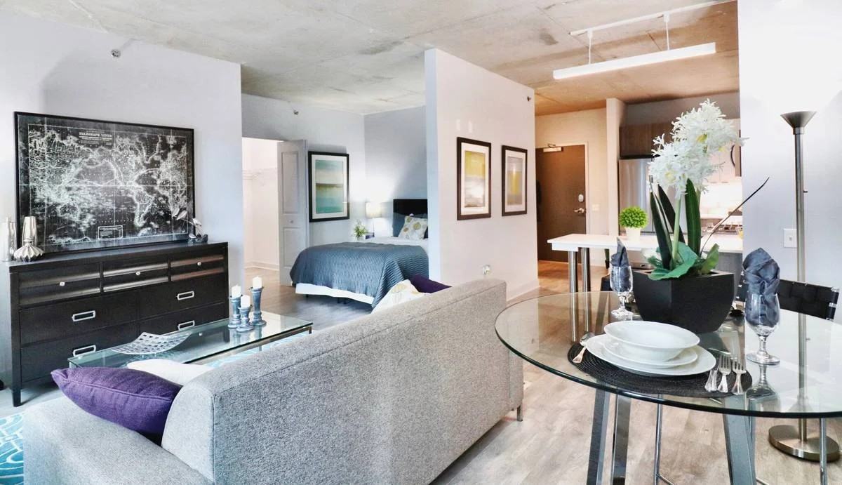 1045 W Addison St - Photo 4 of 14