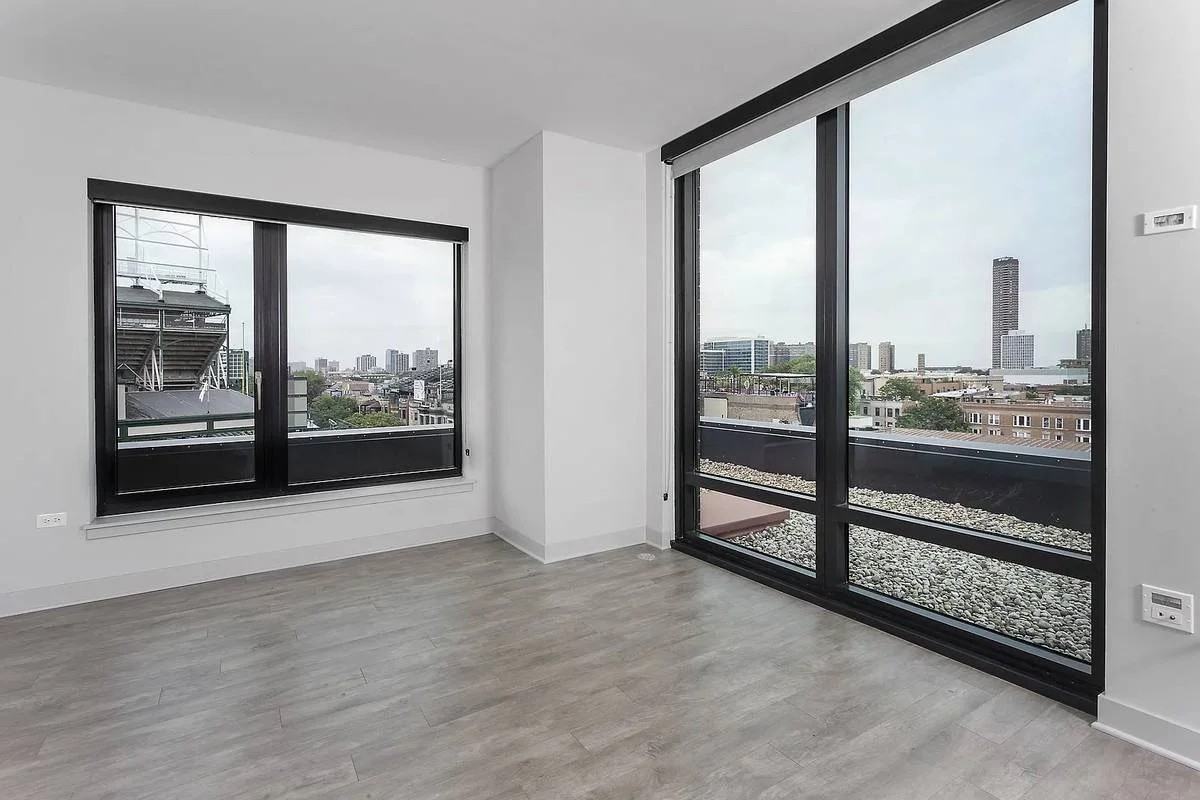 1045 W Addison St - Photo 6 of 14