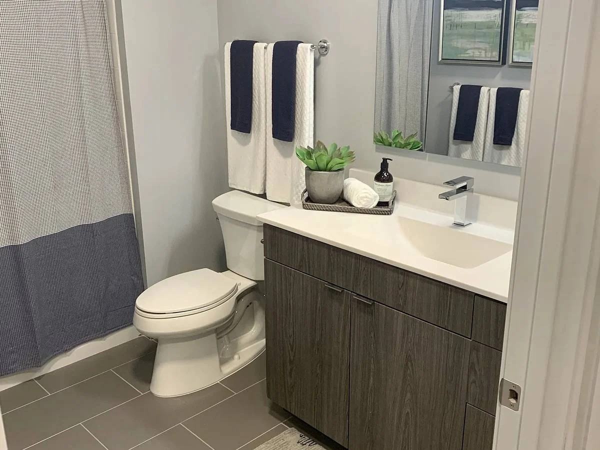 1045 W Addison St - Photo 7 of 14