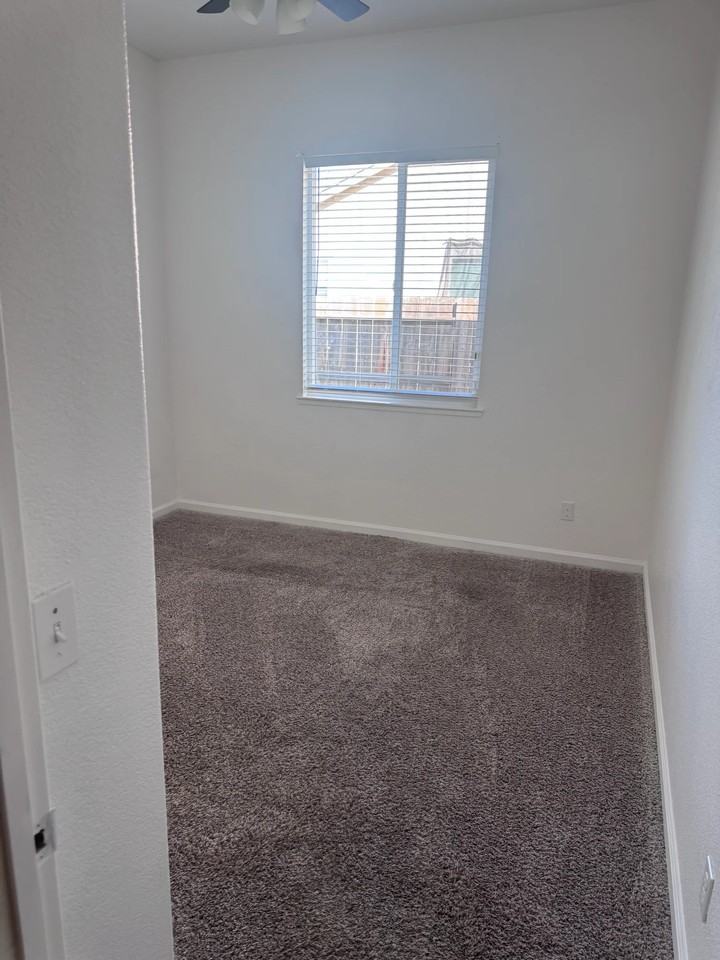 335 Parliament Way - Photo 3 of 13