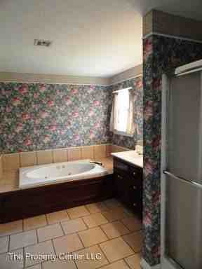 2011 Primrose Ln - Photo 3 of 7