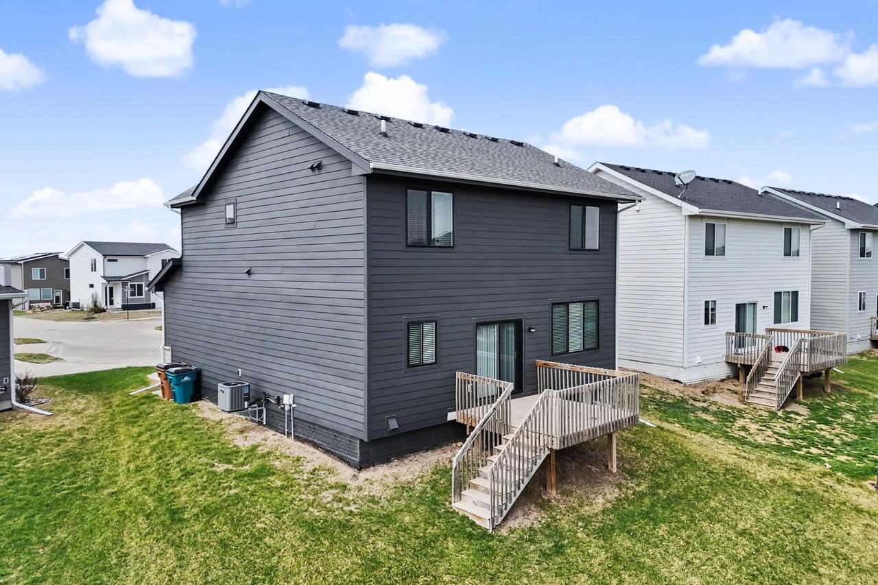 1401 Ne Savana Dr - Photo 4 of 37