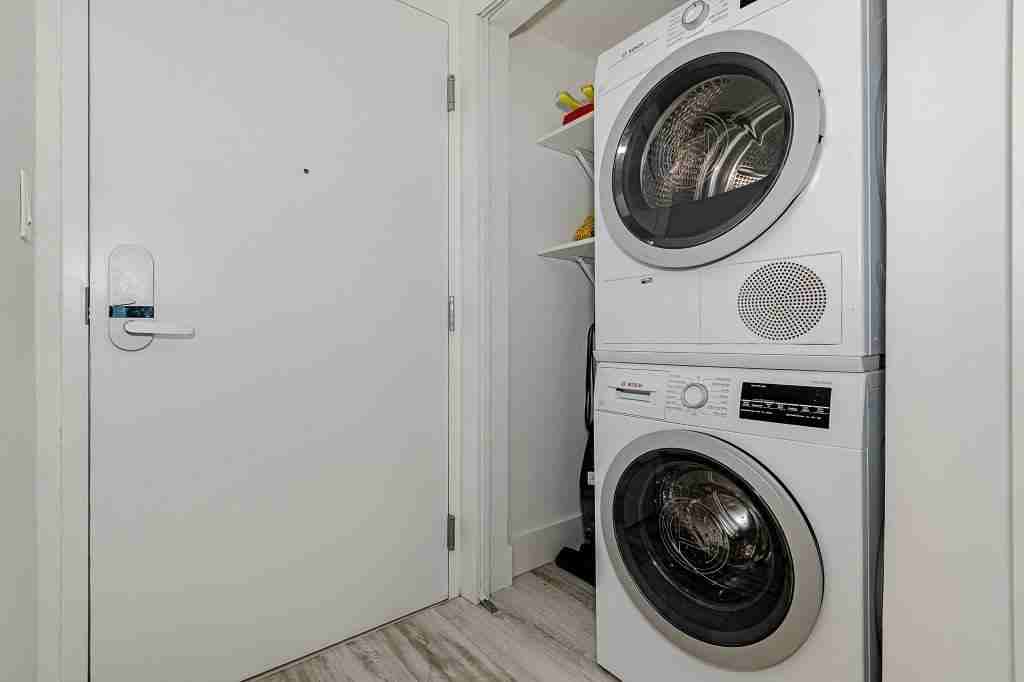 2301 Collins Ave #604 - Photo 5 of 32