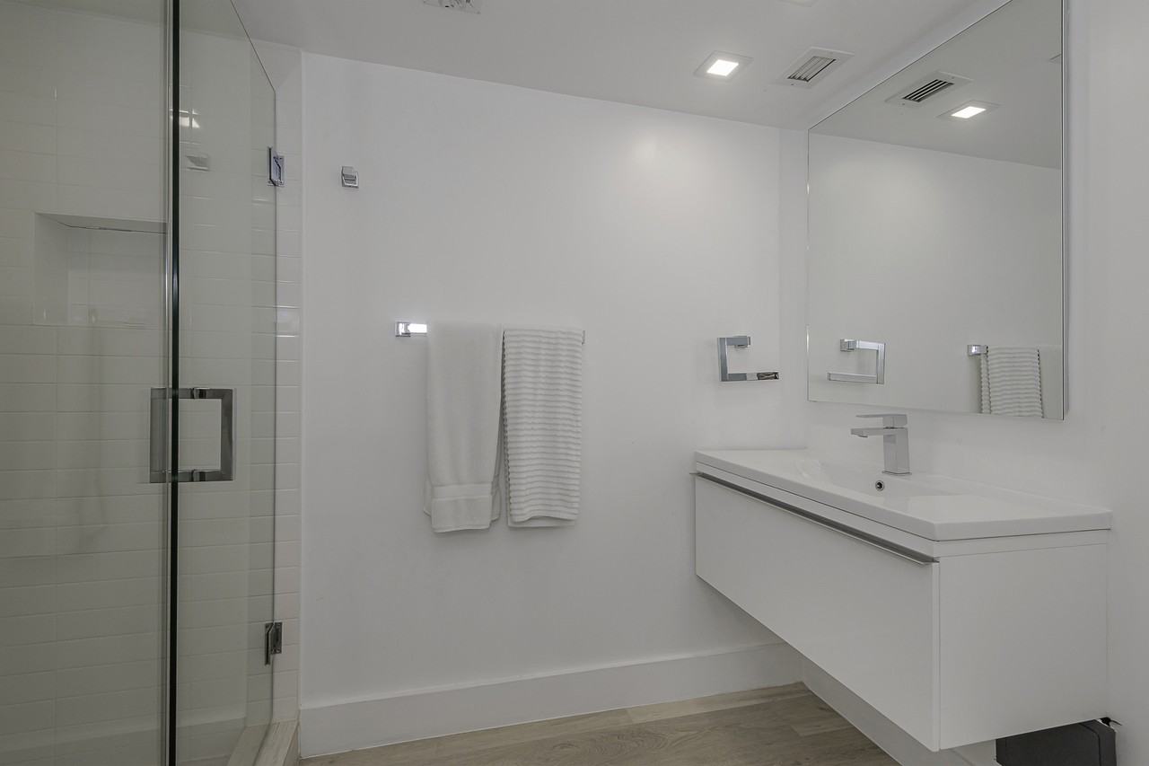 2301 Collins Ave #1505 - Photo 6 of 29