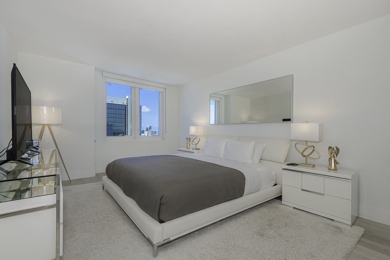 2301 Collins Ave #1505 - Photo 7 of 29