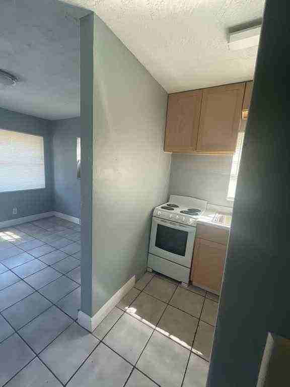 3020 Nw 2nd St #3 - Photo 4 of 8