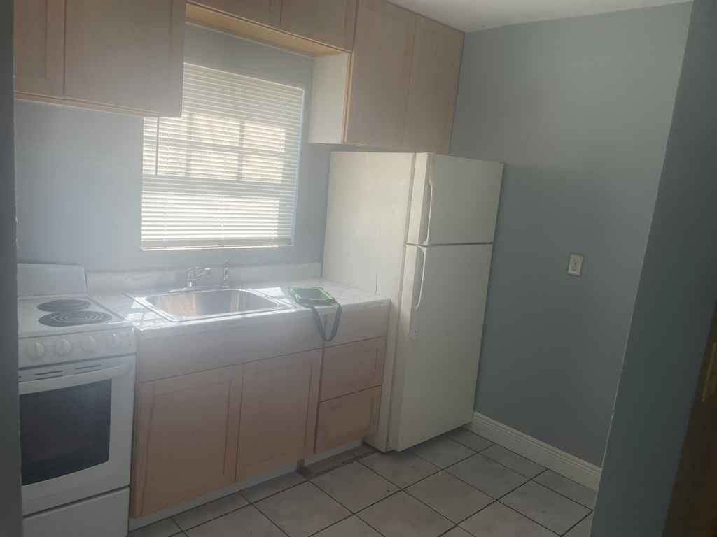 3020 Nw 2nd St #3 - Photo 5 of 8