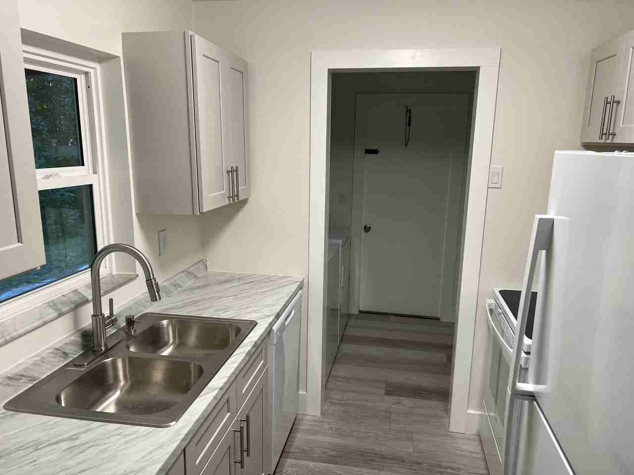 968 Salzedo Ave #NA - Photo 6 of 15