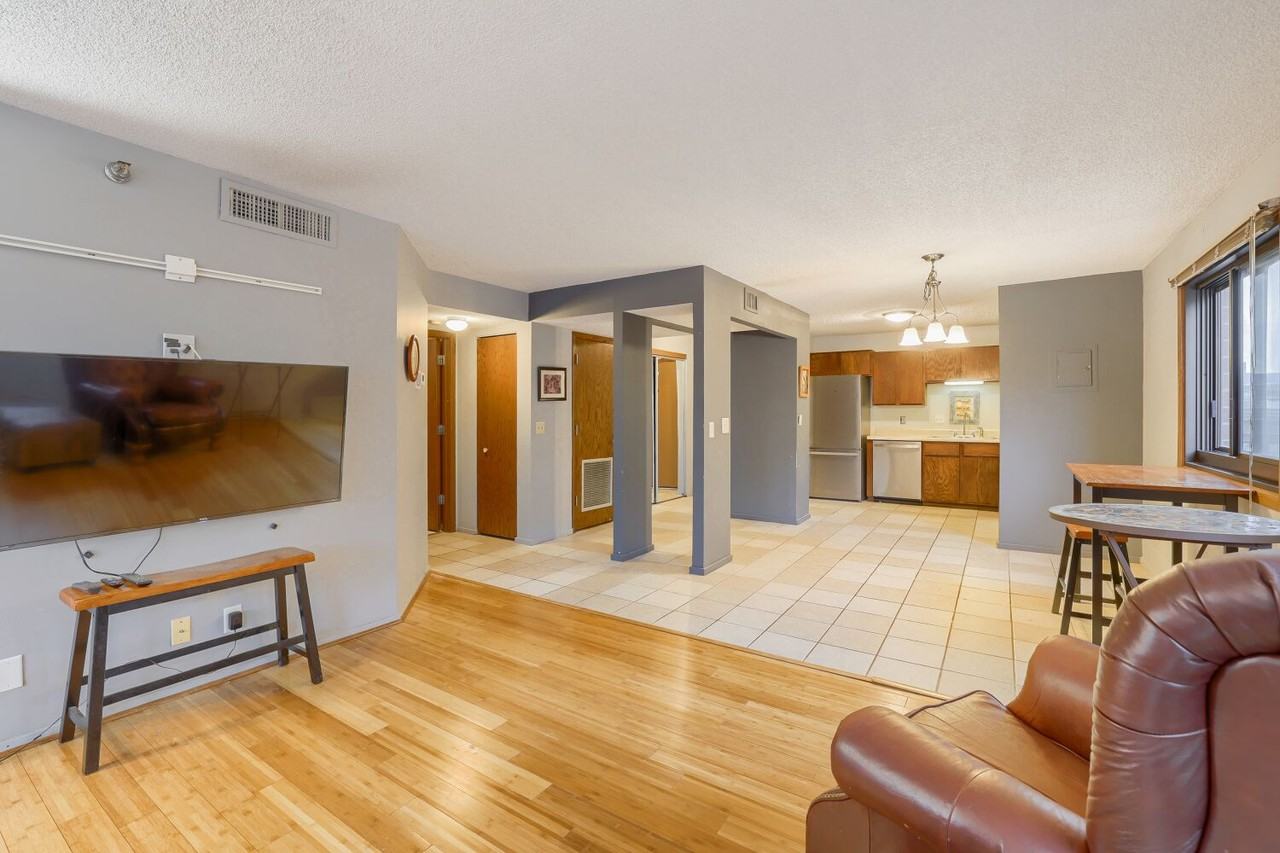 26 10th St W #302 - Photo 6 of 17