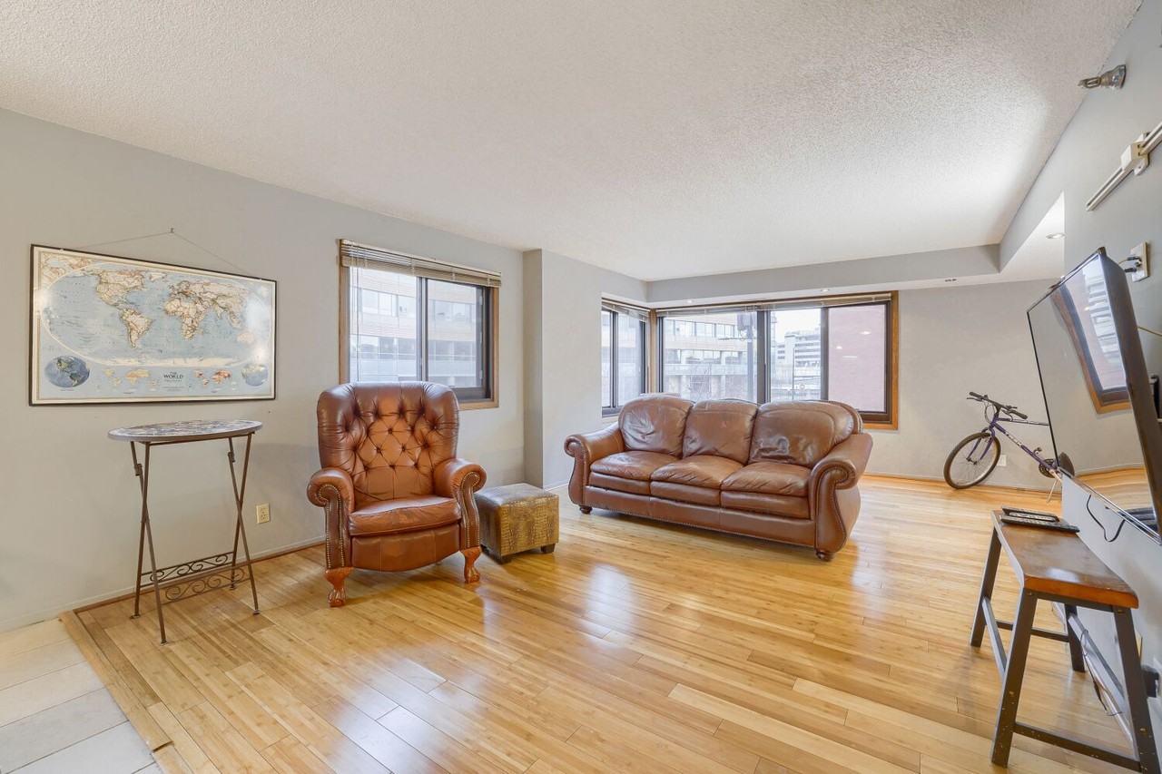 26 10th St W #302 - Photo 7 of 17