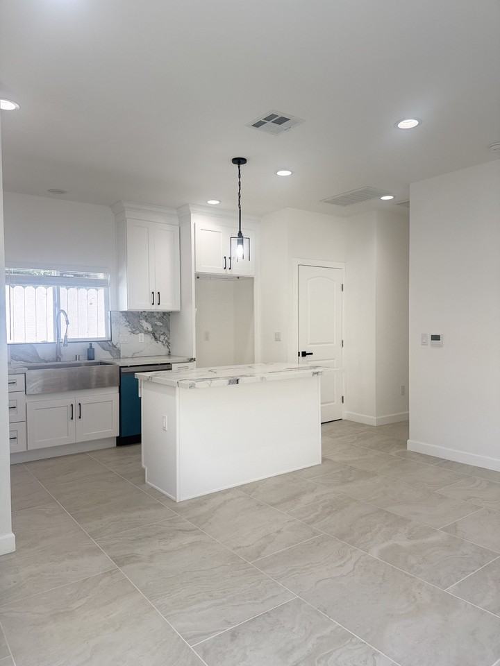 3205 S Deegan Dr #NA - Photo 2 of 10