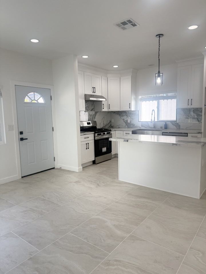 3205 S Deegan Dr #NA - Photo 3 of 10