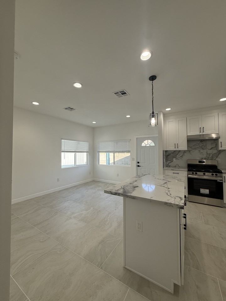 3205 S Deegan Dr #NA - Photo 4 of 10