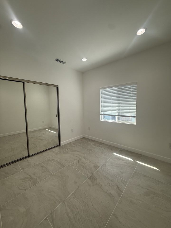 3205 S Deegan Dr #NA - Photo 6 of 10