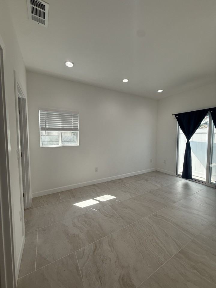 3205 S Deegan Dr #NA - Photo 7 of 10