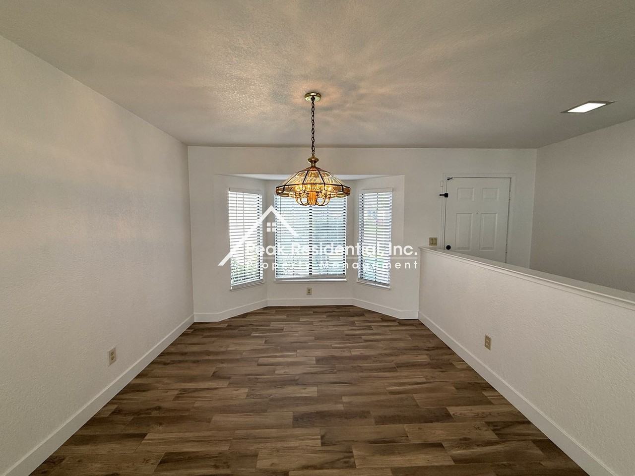 9378 Rolling Glen Ct - Photo 5 of 32