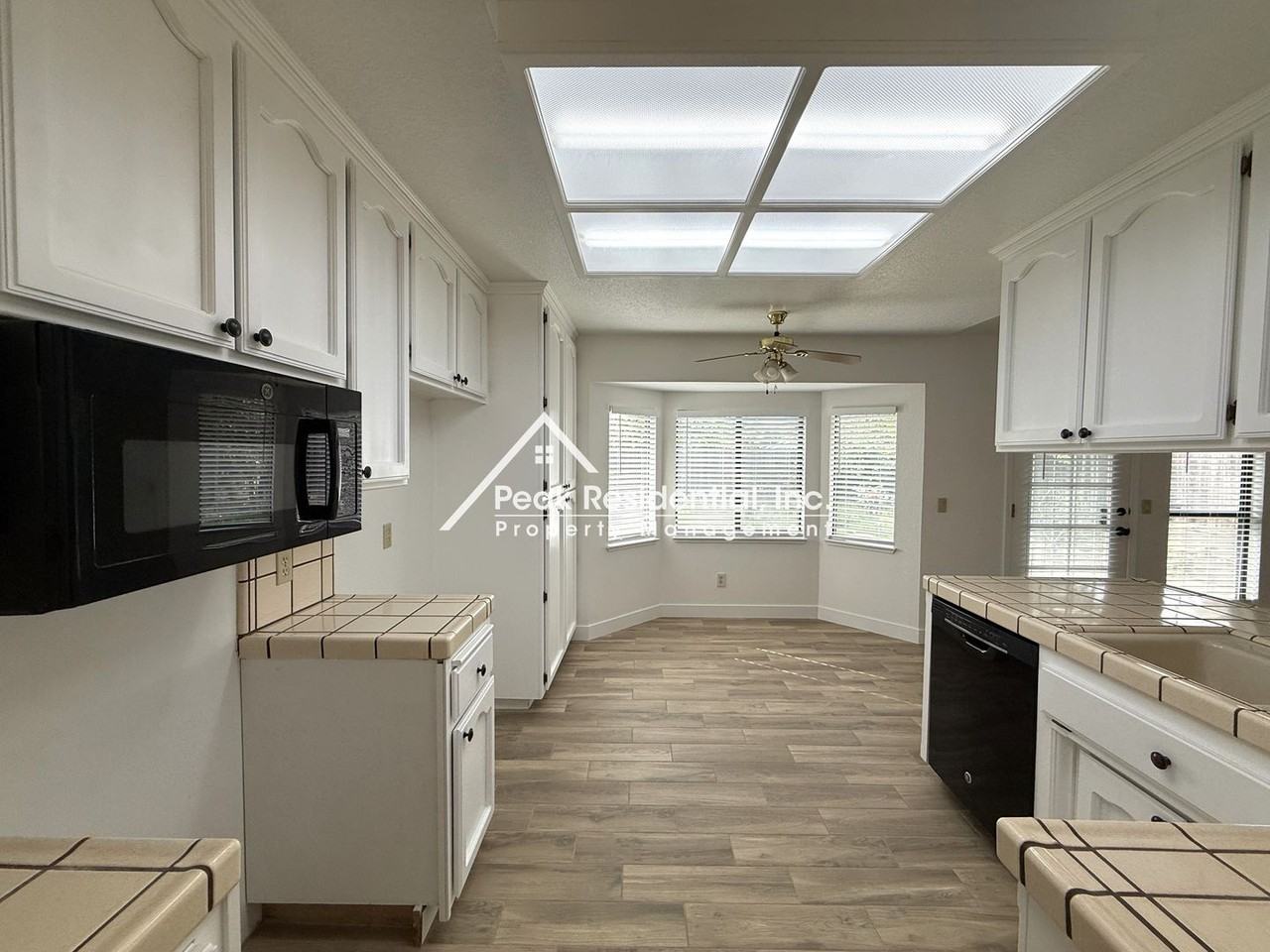 9378 Rolling Glen Ct - Photo 7 of 32