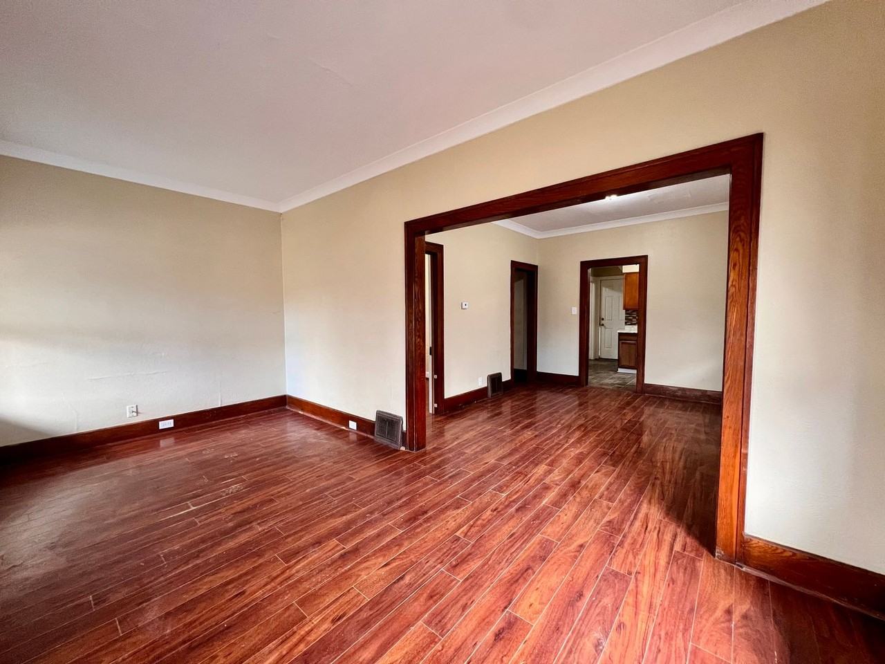 3817 Burton Ave - Photo 4 of 17