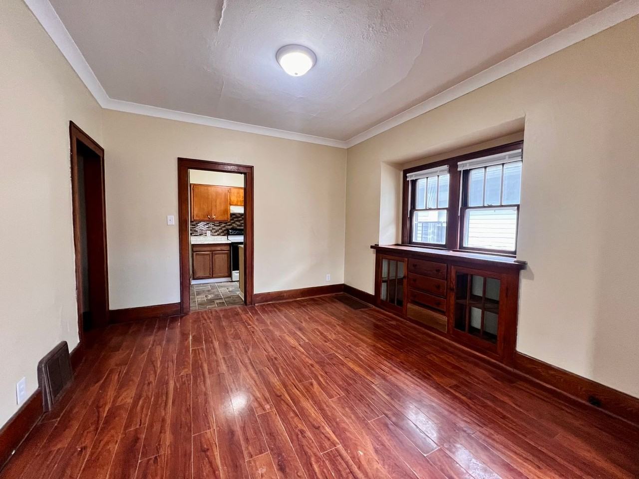 3817 Burton Ave - Photo 5 of 17