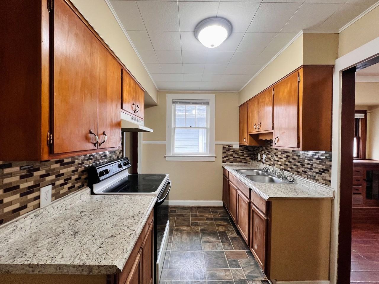 3817 Burton Ave - Photo 6 of 17