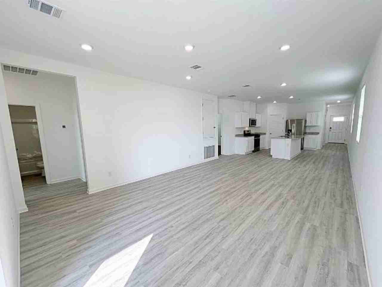 1047 Drago Dr - Photo 3 of 6