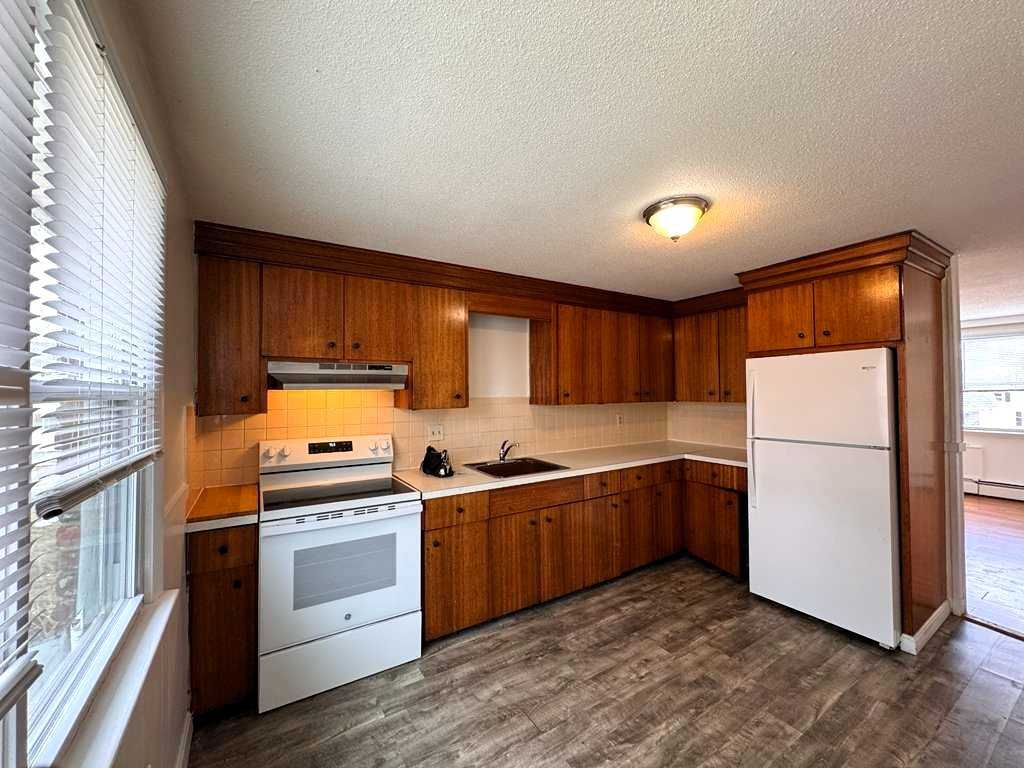 81 Hobart St #6 - Photo 5 of 14