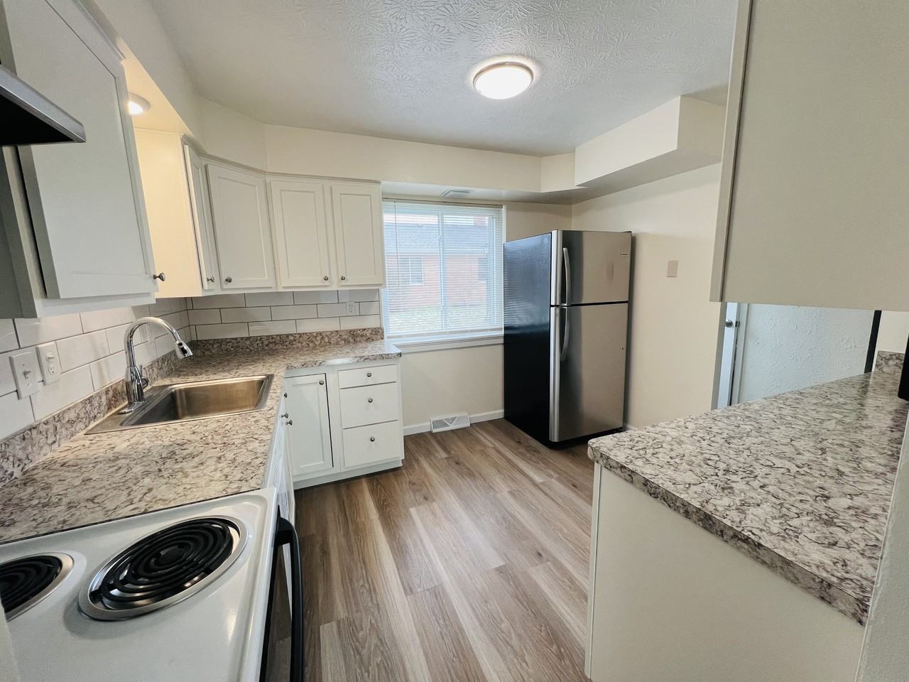 2487 Warren Pkwy #3 - Photo 5 of 16