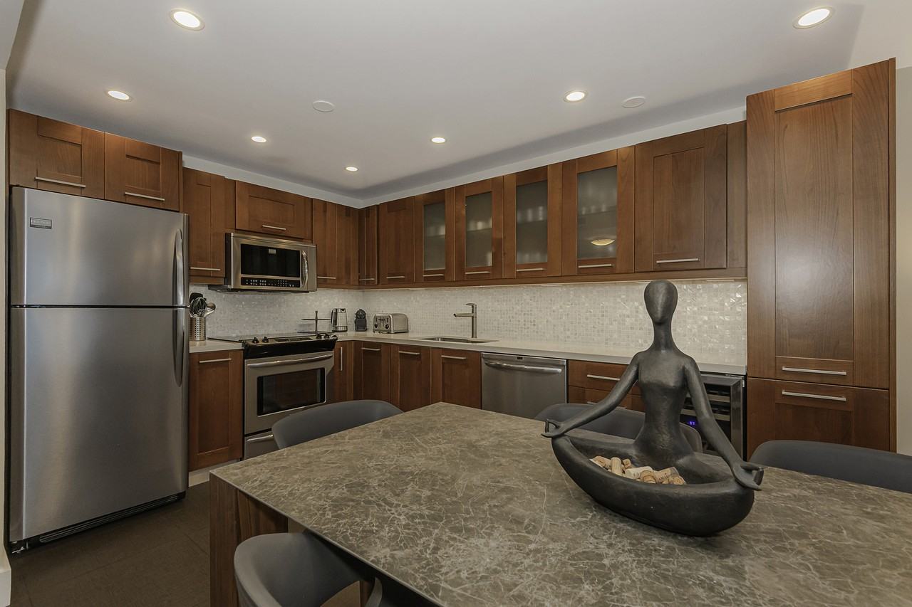 2301 Collins Ave #1216 - Photo 4 of 33