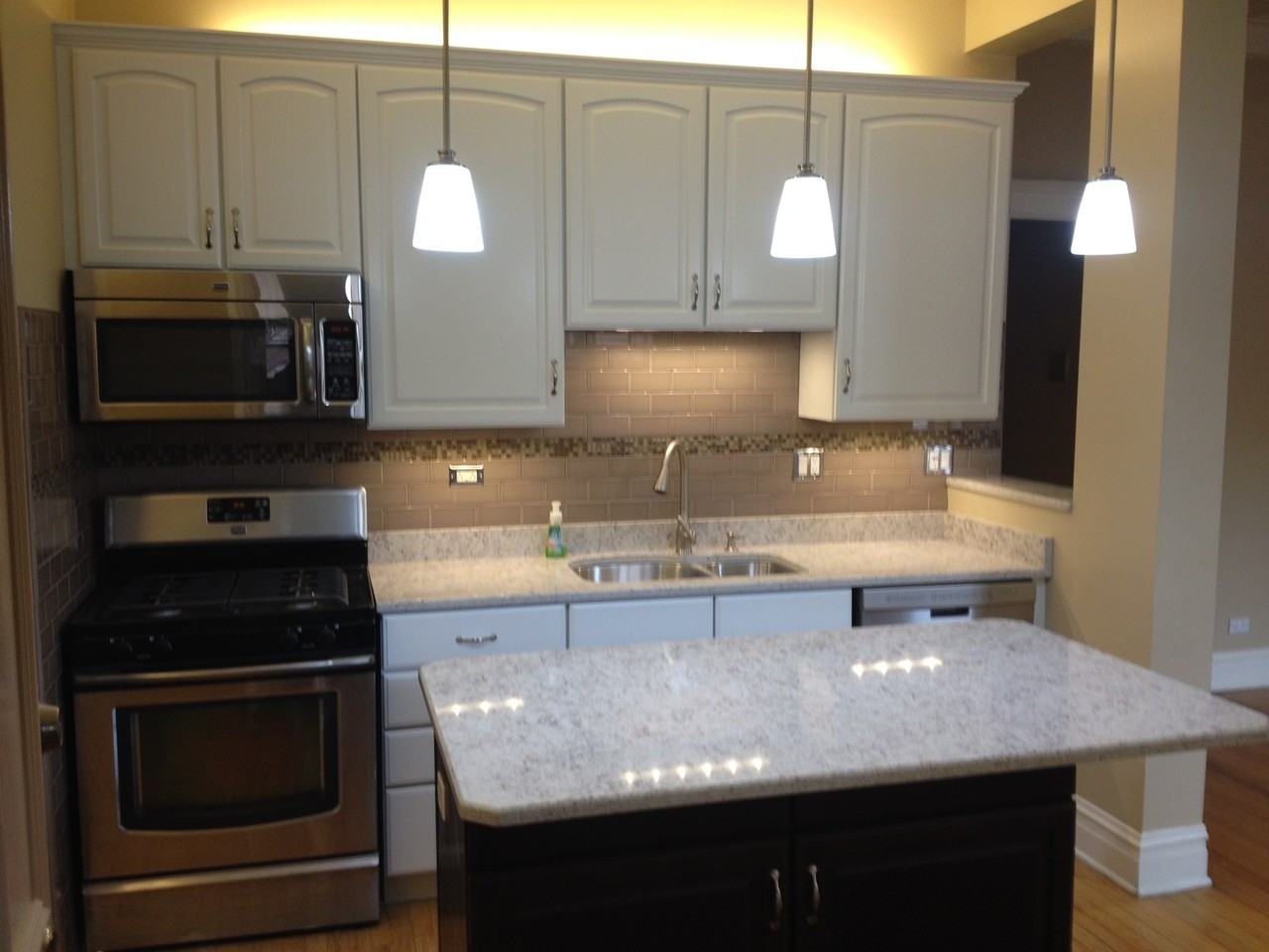 509 W Briar Pl #2ndFL - Photo 3 of 18