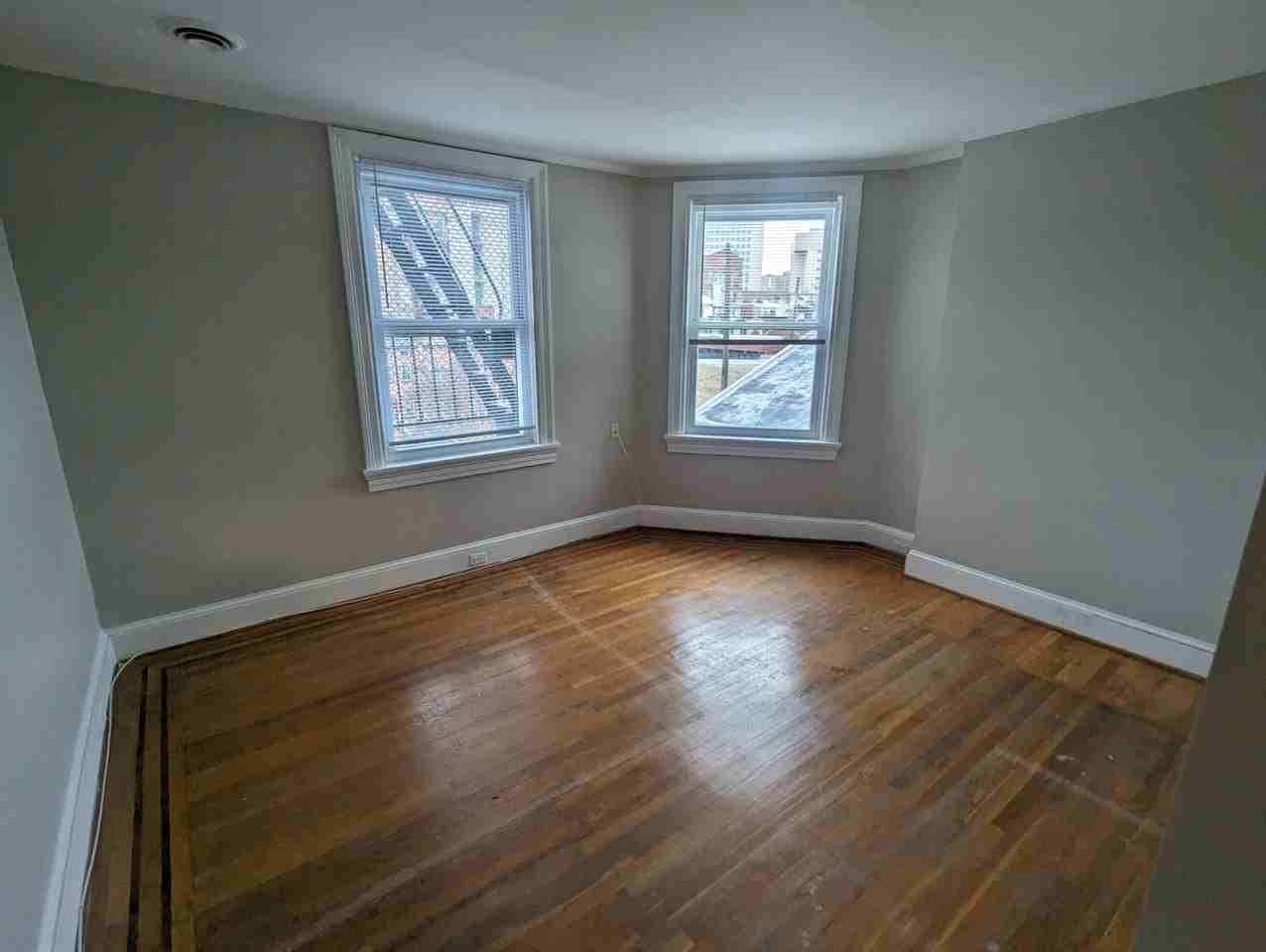 For Rent: Stylish Urban Living at 820 Park Ave– Your City Lifestyle Awaits! - Photo 5 of 12