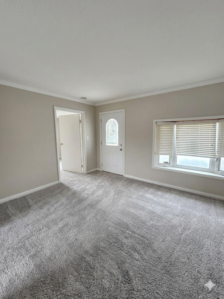 14315 Ledgewood Ave - Photo 3 of 5