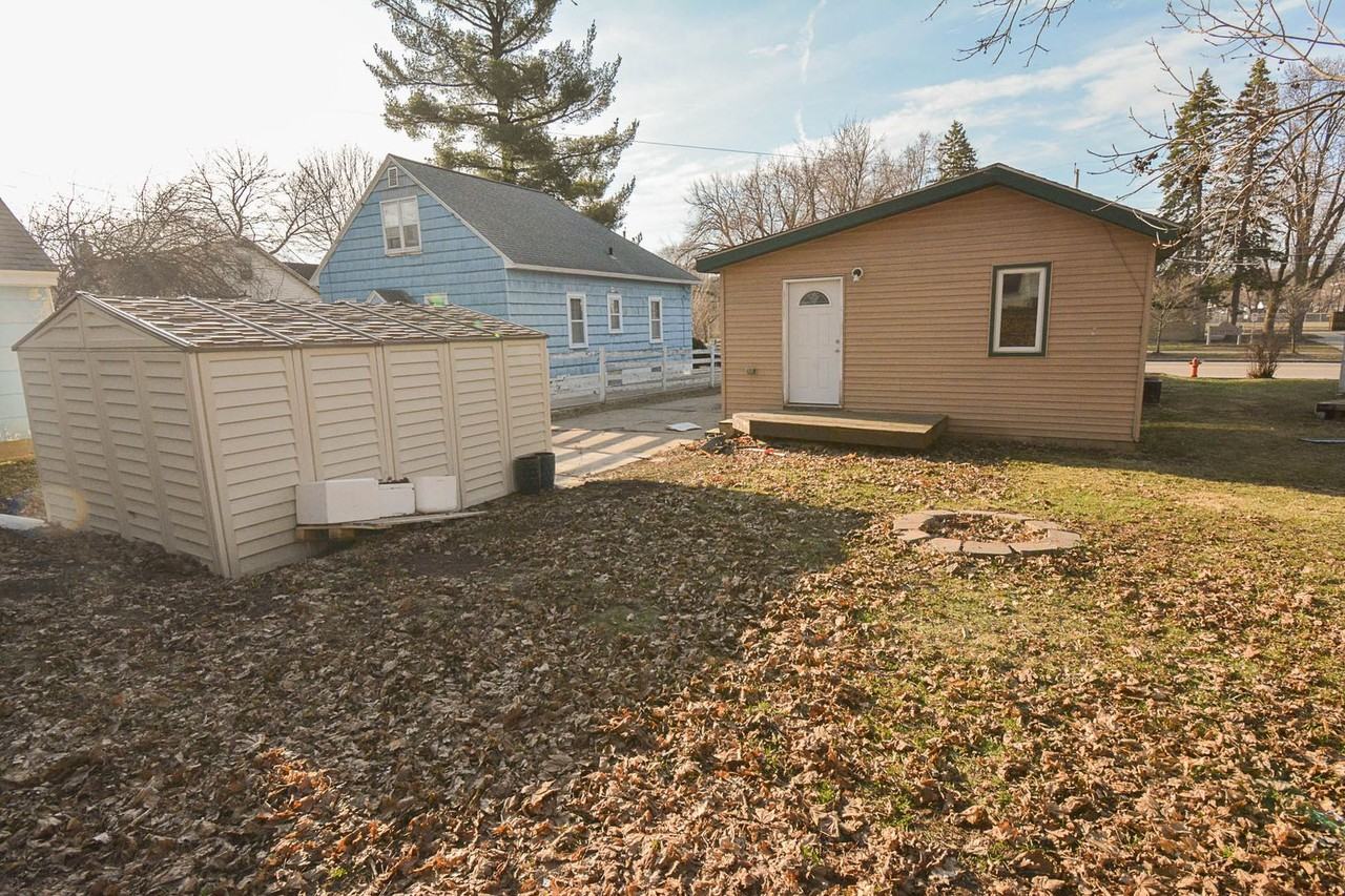 725 7th St Nw - Photo 2 of 16