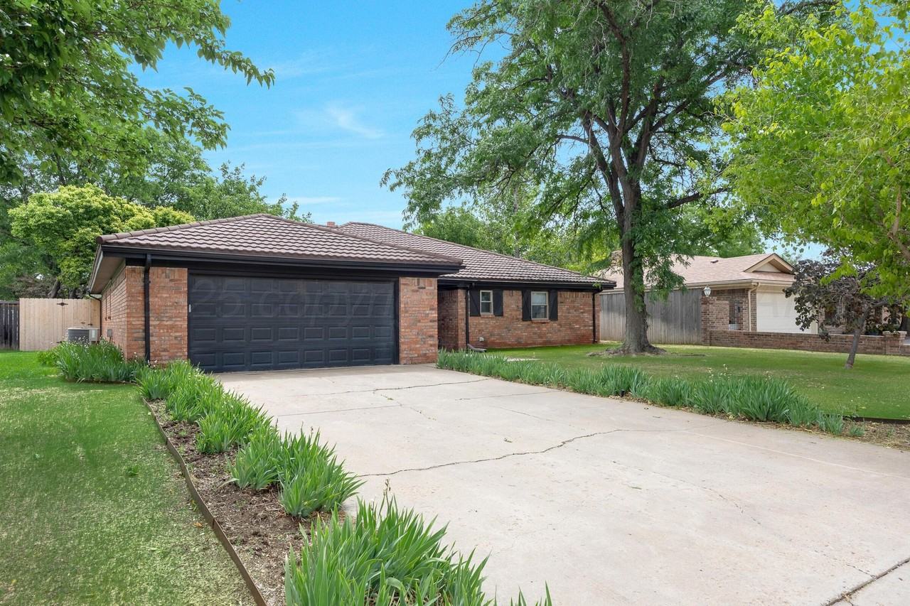 3703 Montague Dr - Photo 2 of 31