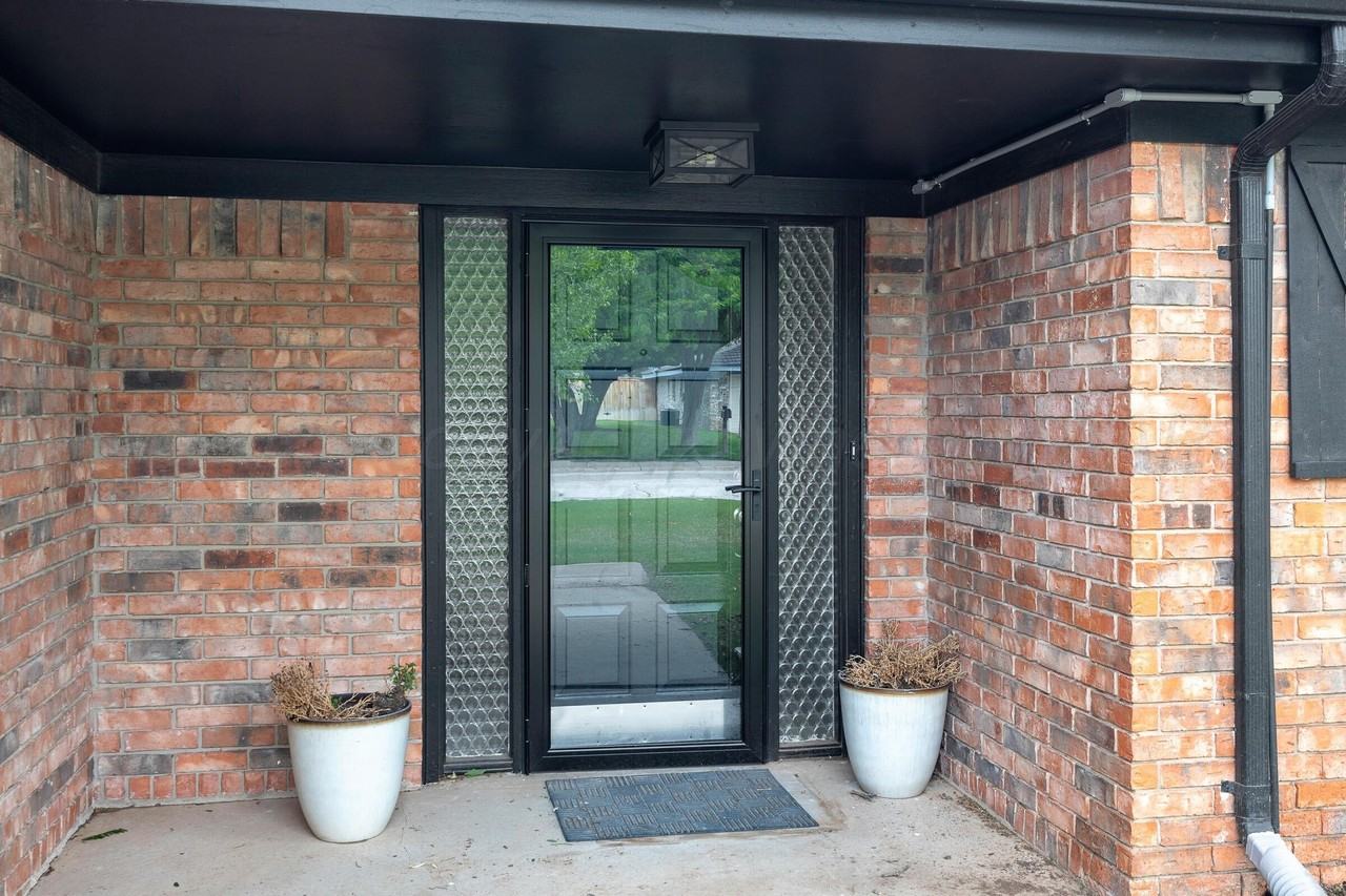 3703 Montague Dr - Photo 3 of 31