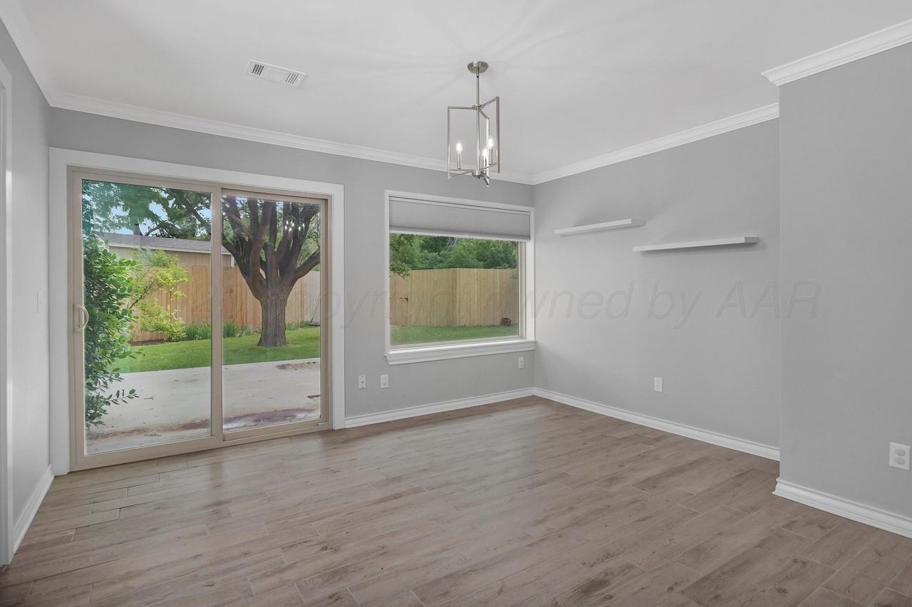 3703 Montague Dr - Photo 7 of 31