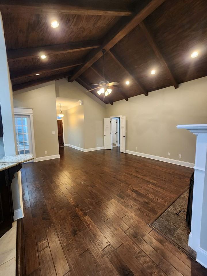 4371 Kenilworth Cir - Photo 3 of 20