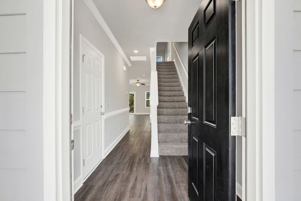 77 Dorsey Dr - Photo 4 of 35