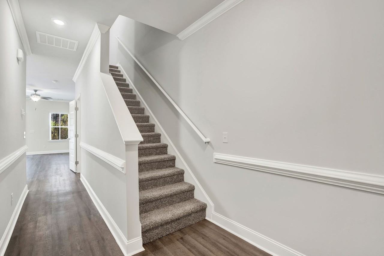 77 Dorsey Dr - Photo 5 of 35