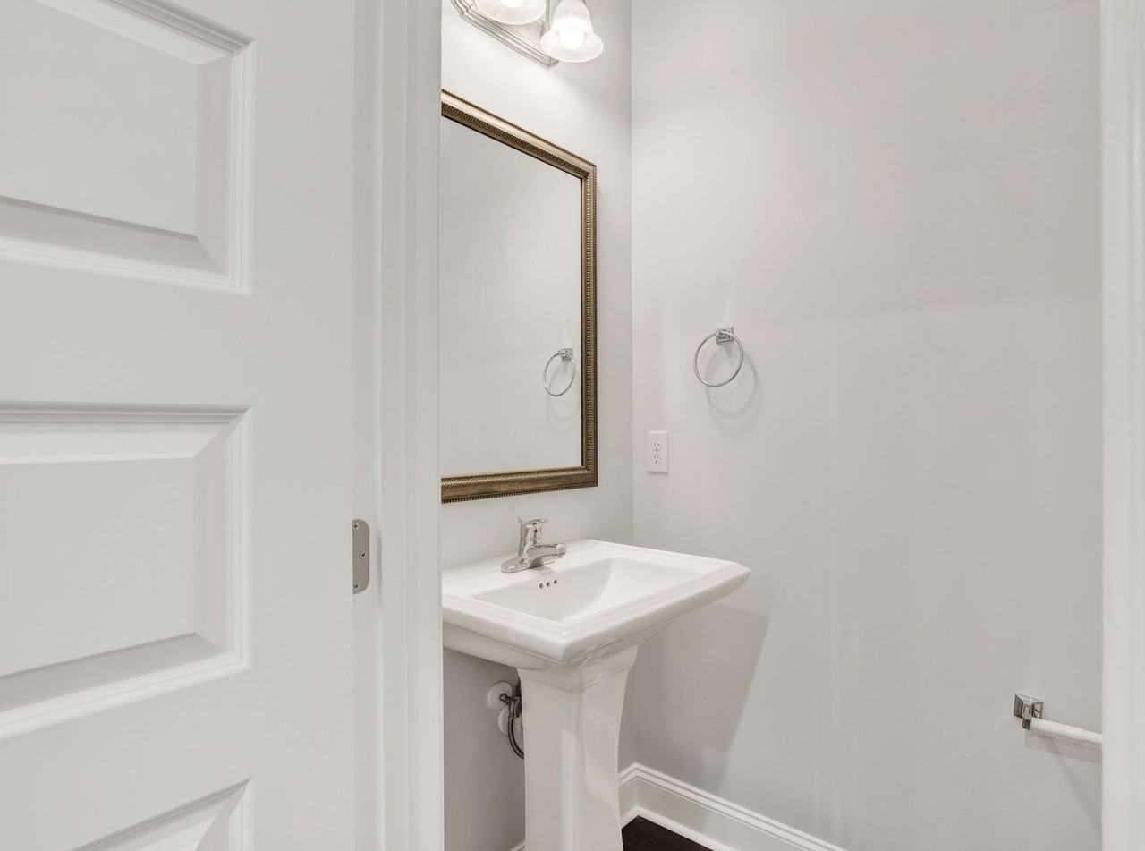 77 Dorsey Dr - Photo 6 of 35