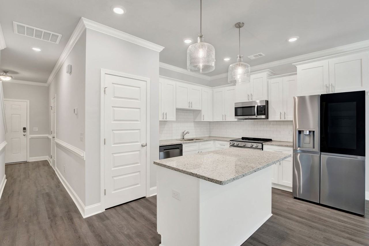 77 Dorsey Dr - Photo 7 of 35