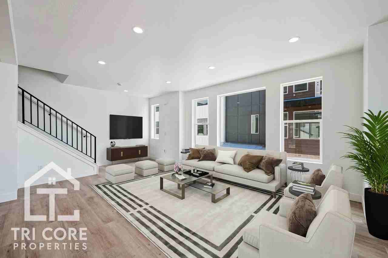 143 E Lavalle Ct - Photo 2 of 26